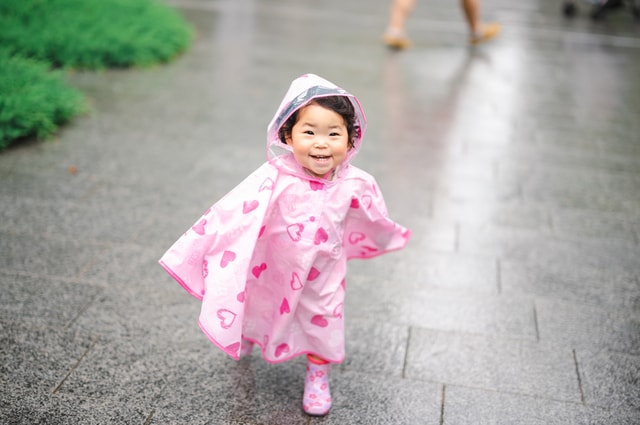 雨の日ならではの親子遊びのタイトル画像