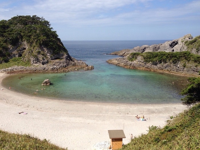 東京から3時間！子連れ旅行は、のんびりゆったり式根島へのタイトル画像