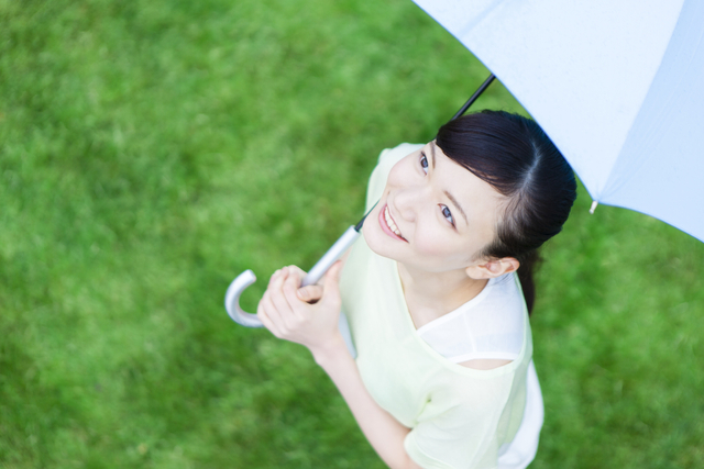 突然の雨対策に！便利で可愛いワンタッチオープンの折り畳み傘のタイトル画像