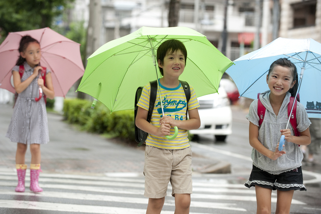 梅雨の時期に大活躍！子どもも喜ぶ可愛い傘で気分もルンルンのタイトル画像