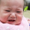 【体験談】赤ちゃんの夜泣きの原因は？息子の夜泣きに苦しんだ私がたどり着いた解決方法のタイトル画像