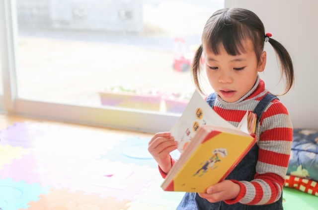 【幼児教育】0歳～1歳の子どもと自宅で楽しく英語学習する方法のタイトル画像