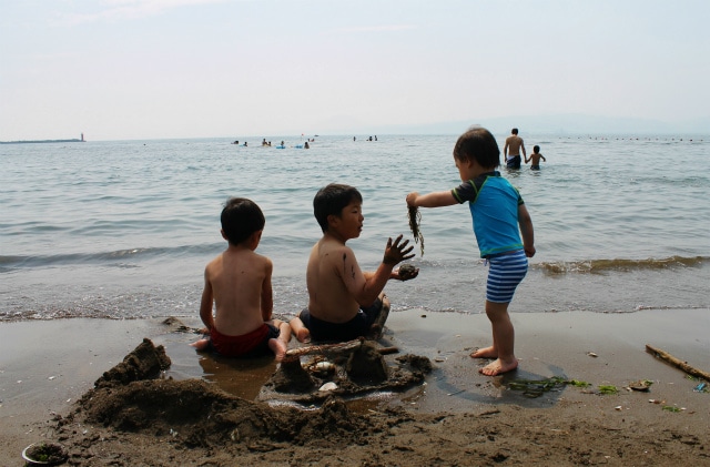 小さな子の海遊びデビューは「砂浜遊び」がオススメ！の画像1