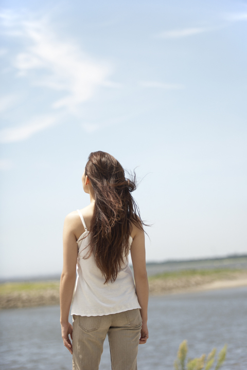 夏の紫外線から髪を守る！正しいヘアケア３つのポイントのタイトル画像