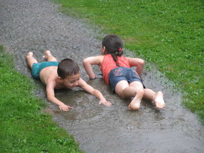 夏の雨は待ち遠しい！子どもの感受性を育む雨の日の遊び４選の画像2