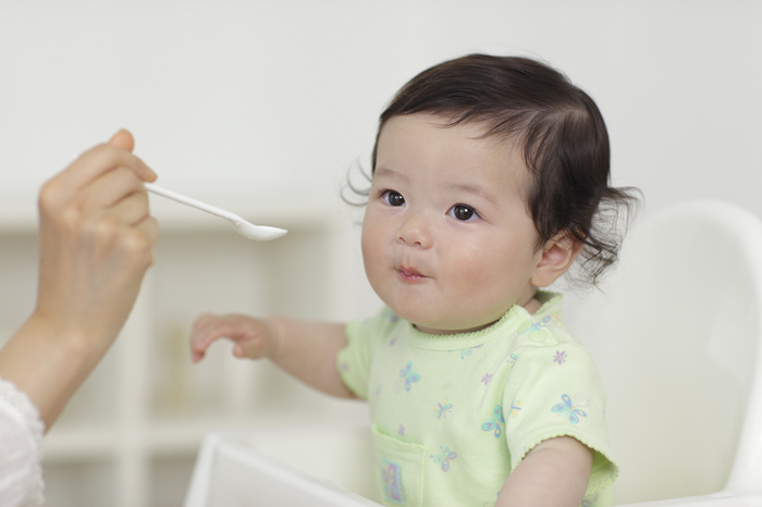 初めての離乳食を上手に進める工夫とは？～赤ちゃんと楽しく過ごす時間を最優先に～のタイトル画像