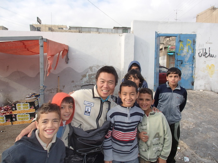 世界の学校を覗いてみよう！ヨルダン・パレスチナ難民の学校のエネルギッシュな子どもたちのタイトル画像
