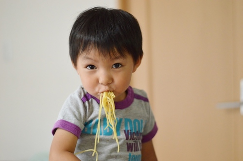 子どもの肥満や食べ過ぎに悩んだら 子どもの食生活を見直す３つのヒント Conobie コノビー