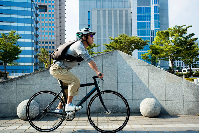 「段階を踏んで着実に」がポイント！補助輪なしの自転車に早く乗れるようになる方法のタイトル画像