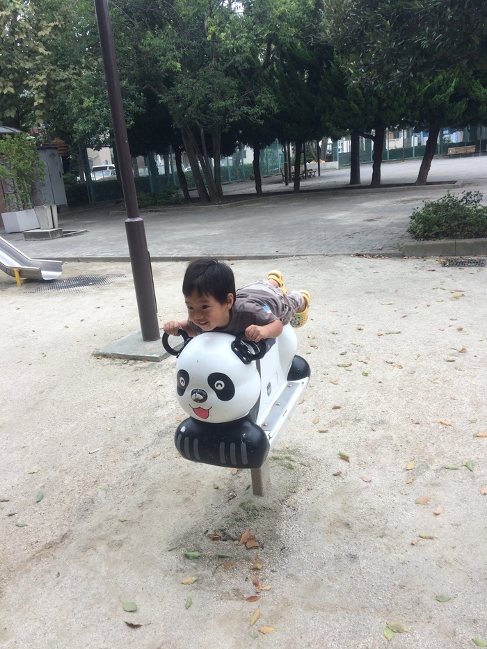 自分で服を選び、着替えるように！子どものやりたい気持ちを大切にする我が家の工夫のタイトル画像