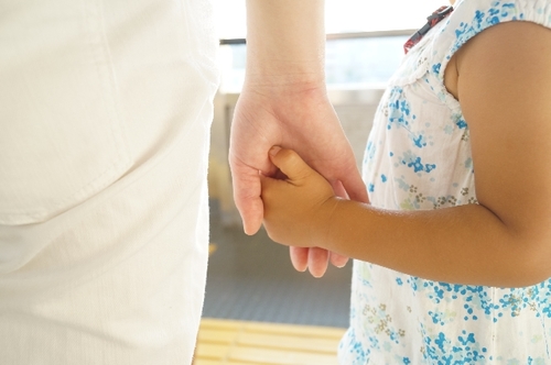 子育てに疲れて しんどい 親に読んでほしい くわばた りえさんのブログのメッセージに拍手 Conobie コノビー