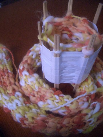 とっても簡単！ペットボトルでリリアン編みマフラーを作ろうの画像8