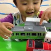 「電車は動く物じゃない、並べる物だ」思わず笑ってしまう子どもの遊び４つのタイトル画像