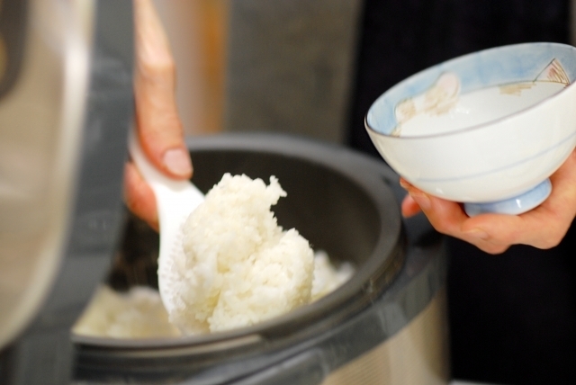 もう試した？古いお米をおいしく炊くために、誰でもできる「裏技」5つのタイトル画像