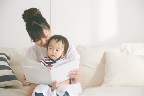 今日もまた同じ絵本 でも 子どもの 繰り返し好き には こんな意味が隠されているんです Conobie コノビー