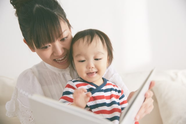 英語教育で日本語のコミュニケーション能力にも影響が！？先輩ママが教えてくれた子どもの特徴。のタイトル画像