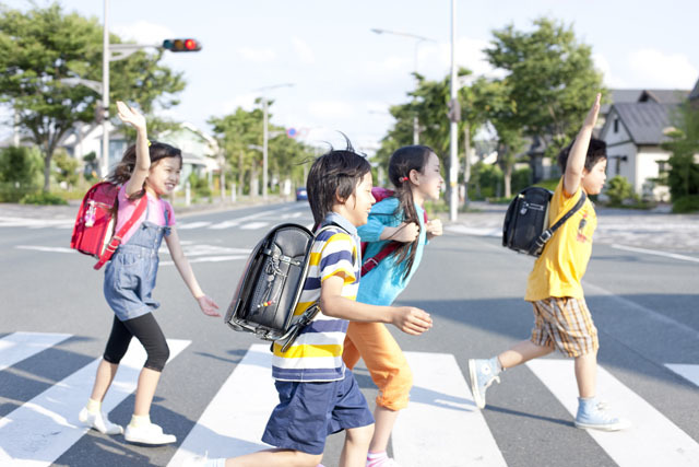 先生に相談してはみたけれど…。手が出る友達への対応、小2男子の場合のタイトル画像