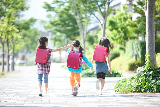 ヒヤヒヤ！小1娘の下校風景をこっそりのぞいてみたのタイトル画像