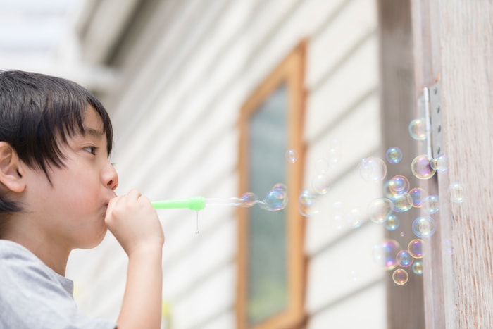 梅雨ってこんなに楽しかった 家にあるもので笑顔の室内遊び5選 Conobie コノビー