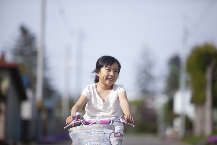 年上の近所の子は、親より教え上手？突然、補助輪なしで自転車にのれたワケのタイトル画像