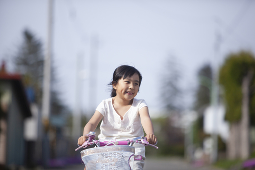 年上の近所の子は 親より教え上手 突然 補助輪なしで自転車にのれたワケ Conobie コノビー