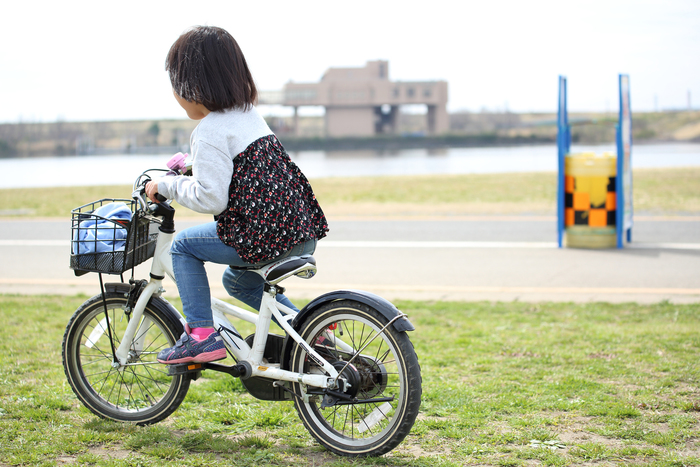 年上の近所の子は、親より教え上手？突然、補助輪なしで自転車にのれたワケの画像1