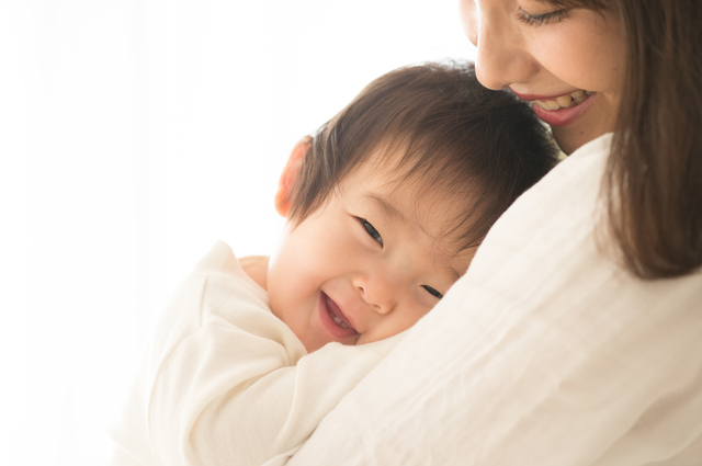 赤ちゃんがつかまり立ちをはじめるのはいつ？転倒など注意したい点も紹介の画像7