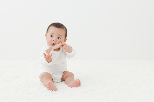 うんちの臭いは赤ちゃんの腸内環境によって変わる！？臭いに合わせた対策を紹介のタイトル画像