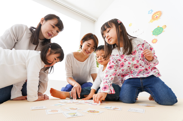 5歳児におすすめの室内遊びは ゲームや集団で遊ぶ方法もチェック Conobie コノビー
