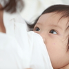 【医師監修】母乳が出ない…母乳の出を良くするために試したいことと先輩ママの体験談のタイトル画像