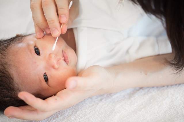 新生児の鼻づまりの対処法。鼻吸い器の種類や、病院を受診する目安についての画像4