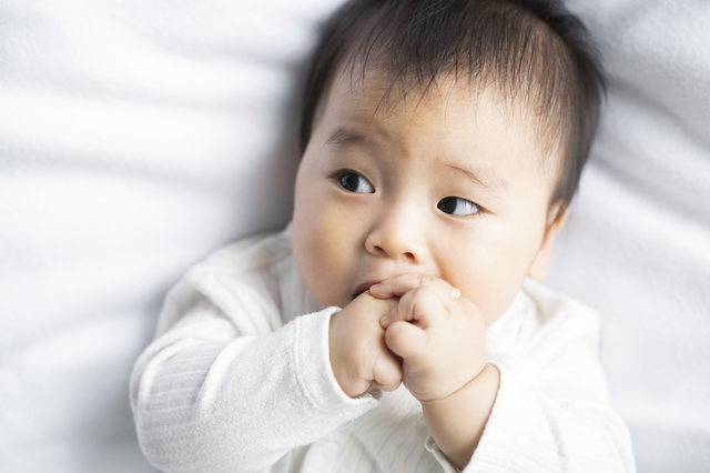 【医師監修】新生児に必要なミルクの量はどれくらい？混合の場合の飲ませ方も解説の画像3