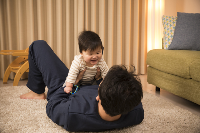 0歳におすすめの室内遊びや本を紹介。月齢別の成長の目安もの画像5