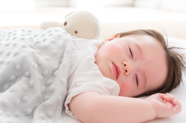 寝ぐずりはいつまで？赤ちゃんの寝ぐずりの原因と対処法をご紹介しますの画像3