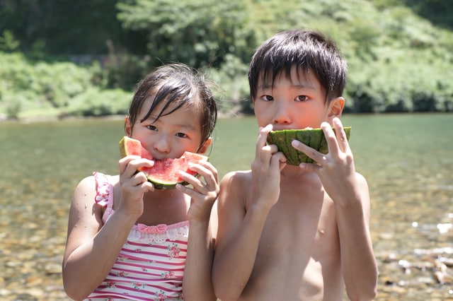 夏休みは毎年恒例、兄との2人旅！親になった今だからわかる、両親の勇気ある決断のタイトル画像