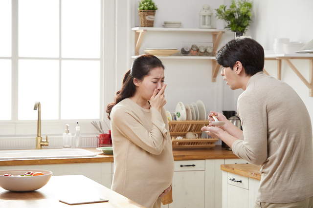 妊娠後期のつわりはいつから始まる 症状と対処法 おすすめの食べ物も Conobie コノビー