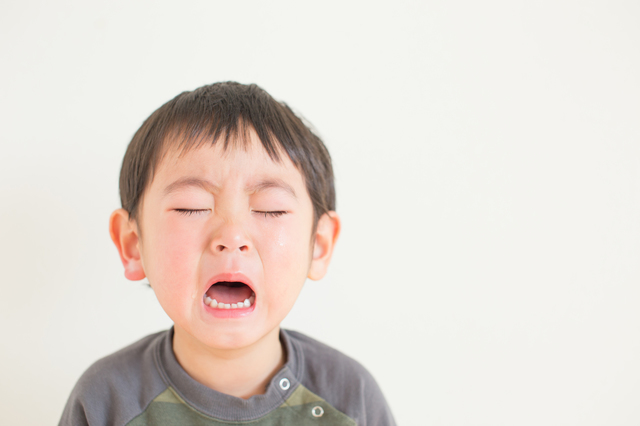 ２歳の夜泣きはどうする？原因や泣き止まない時の対処法、夜驚症についての画像1