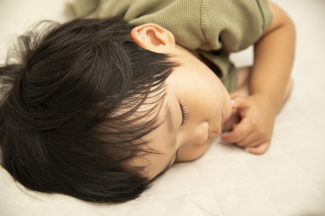 ２歳の夜泣きはどうする？原因や泣き止まない時の対処法、夜驚症についての画像2