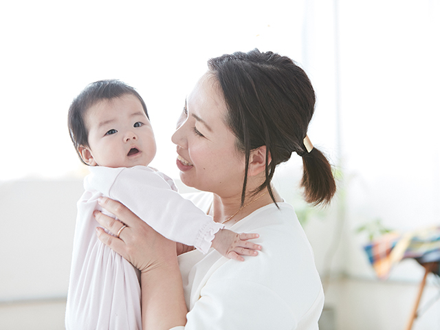 赤ちゃんのお鼻ケア、どうしてる？子育てママコーチ＆先輩ママに聞いてみた！のタイトル画像