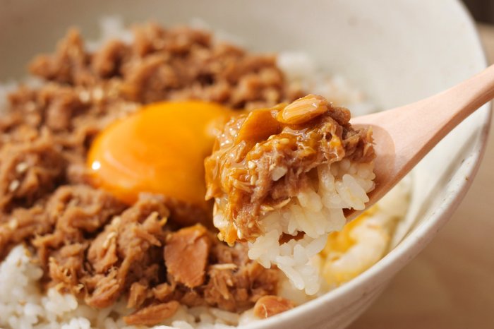 鶏肉を超えたかも…！？白米と相性バツグンの「ツナ照りそぼろ丼」の画像3