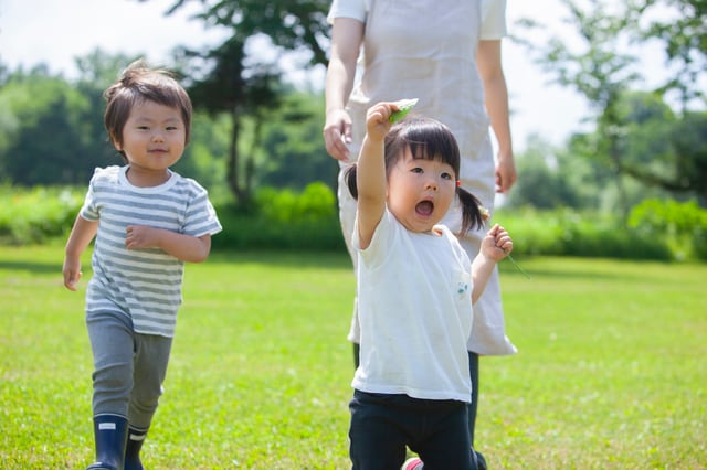 二人目以降の悩み。きょうだいの年齢差はどれくらいがいいの？みんなのアンサーは…のタイトル画像