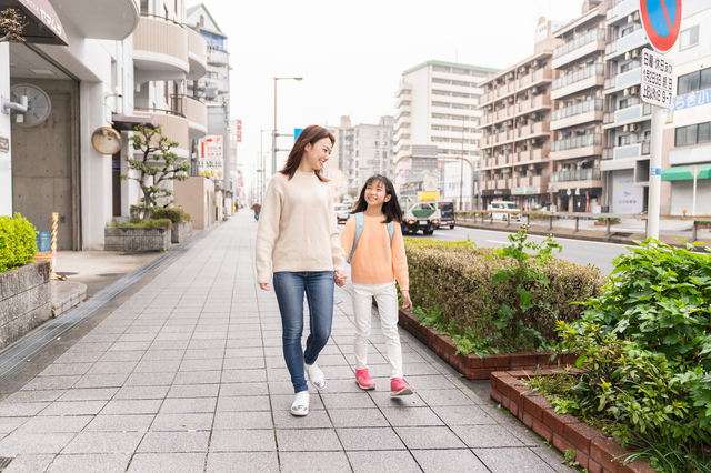 おおはしゃぎしてしまう、集団登校の子ども達。これは大人の出番？と思い……の画像3