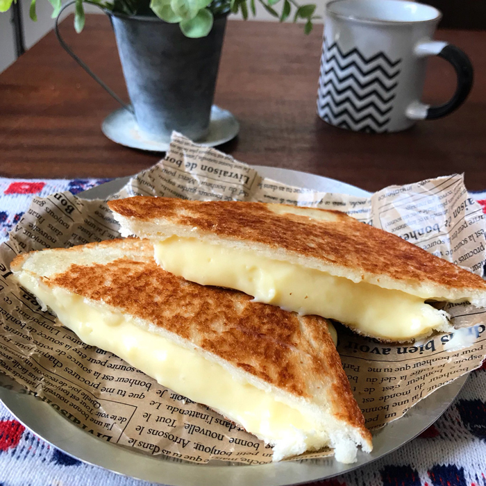 “混ぜてチンするだけ”カスタードクリーム！よく焼きパンにはさむと最高のタイトル画像