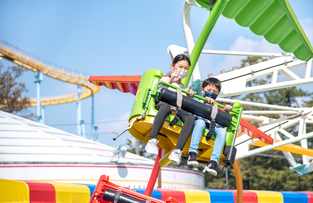 双子連れの遠出、小学生なら…。そんな思いを覆したまさかの遊園地デビューのタイトル画像