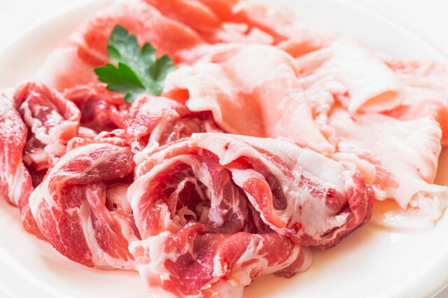カレーと肉じゃが、関東と関西ではそれぞれ何肉を使うことが多い？の画像1
