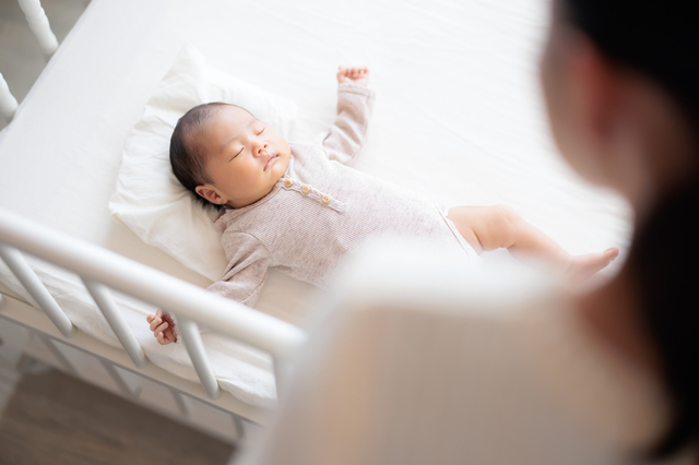 生後1ヶ月の赤ちゃんの特徴は？体重・睡眠時間や子育てのポイントもご紹介の画像1