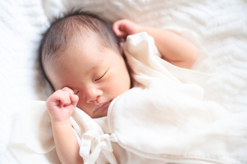 生後２ヶ月の体重・睡眠時間・授乳間隔は？のタイトル画像