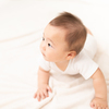 生後7ヶ月の赤ちゃんの特徴は？身長・体重や睡眠時間、お世話のポイントをご紹介のタイトル画像