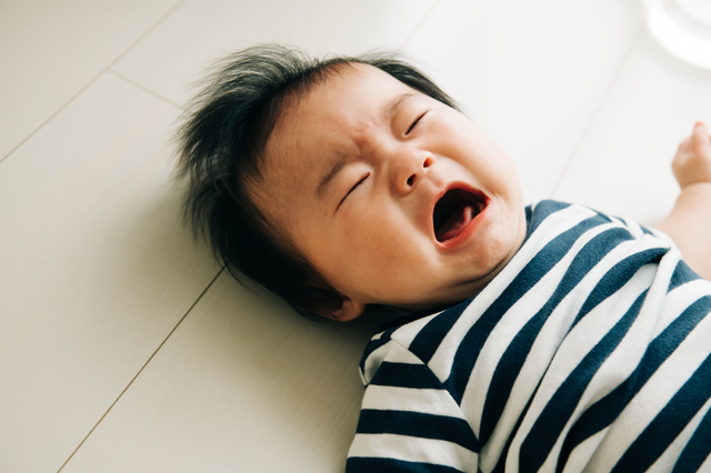 赤ちゃんの奇声・泣き声がしんどい……。原因や対処法、前向きに乗り越える方法とはのタイトル画像