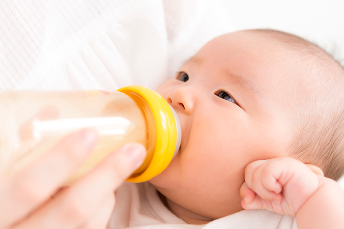 赤ちゃんがミルクを飲まないのはなぜ？考えられる原因や試したい4つのことをご紹介の画像1